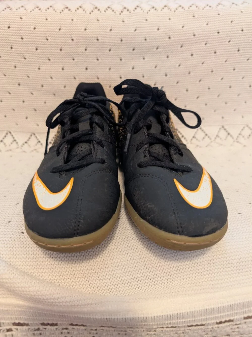 Nike Bombax IC 826487 002 indoor soccer Shoes Black Yellow Boys Youth Size 3.5Y